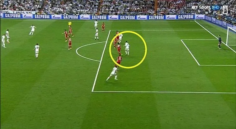 Phân Tích Chi Tiết Luật Việt Vị Trong Bóng Đá Theo Tiêu Chuẩn FIFA