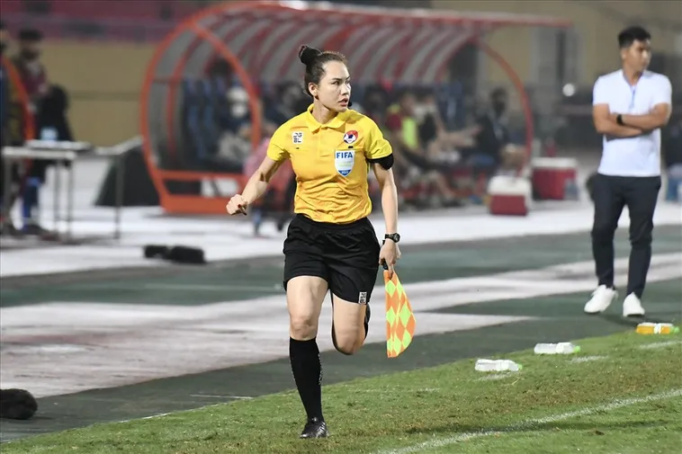 Phân Tích Chuyên Sâu Vai Trò Của Trợ lý trọng tài bóng đá